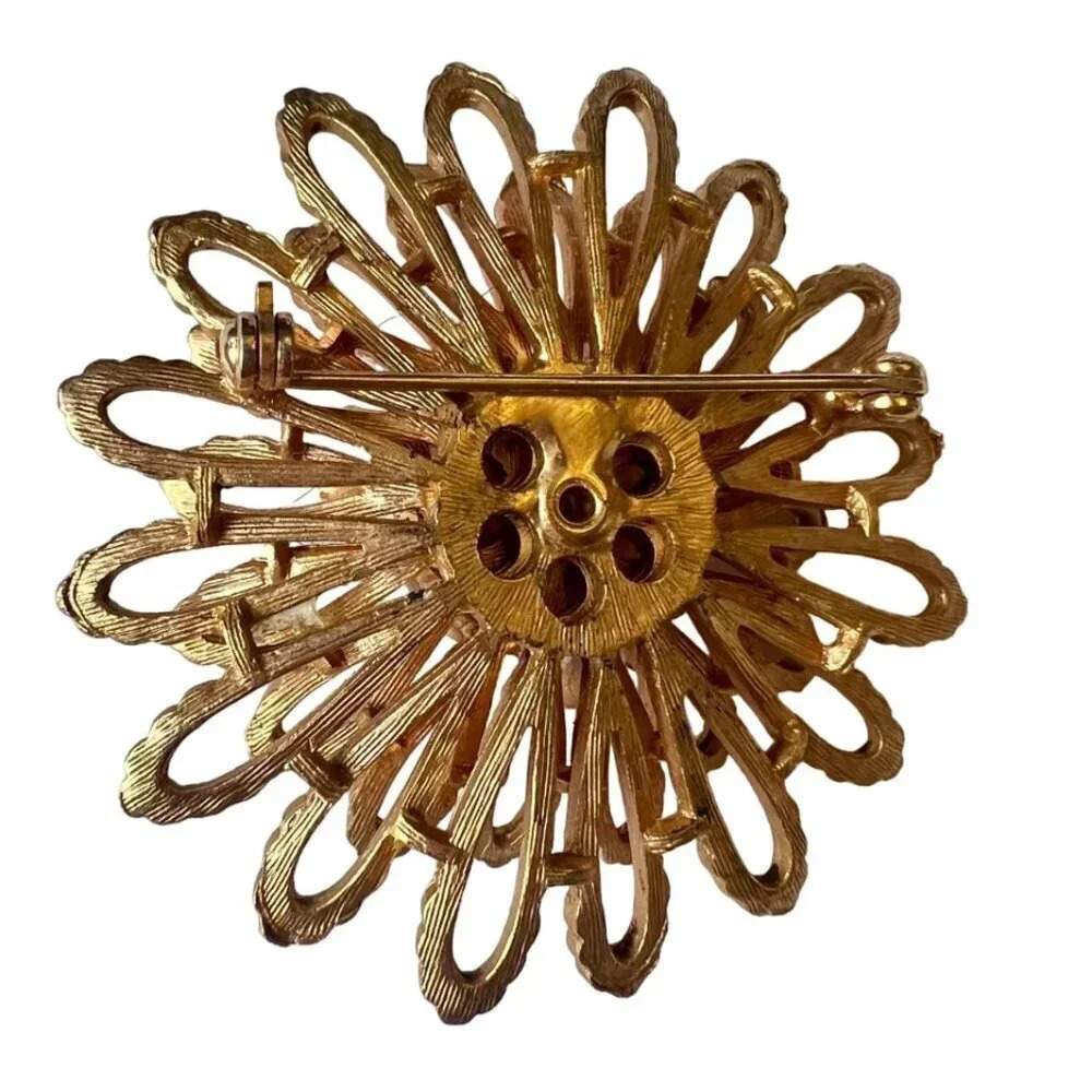 Vintage 60s-70s Faux Pearl Textured Flower Brooch Pin Gold Tone - Picture 2 of 2